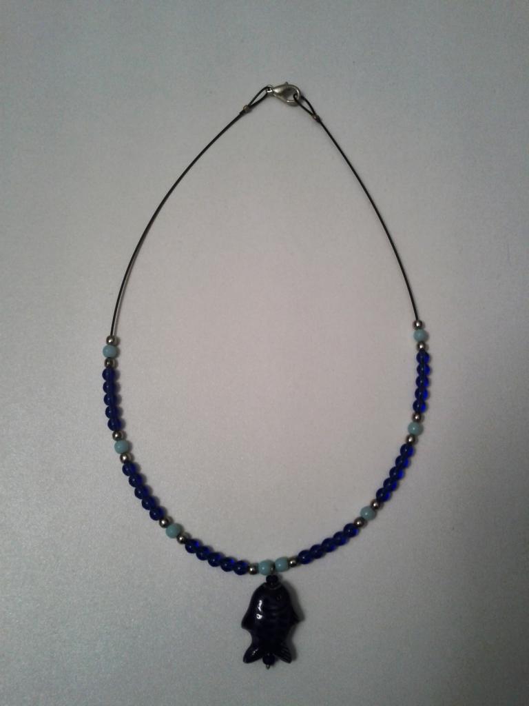 DIV008 - collier bleu avec poisson - 4 euro